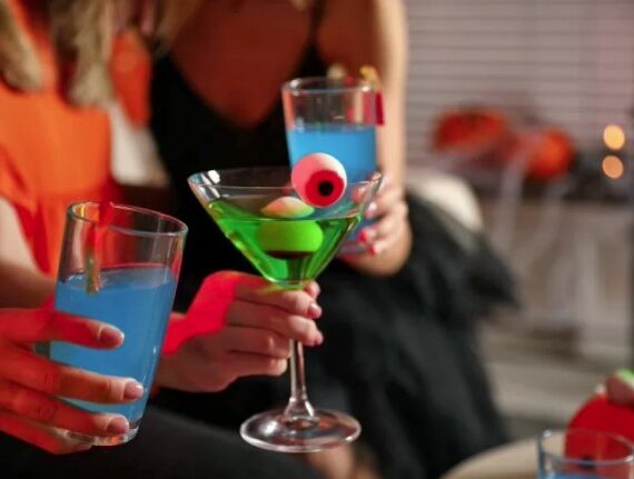 175+ идей названия напитка на Хэллоуин