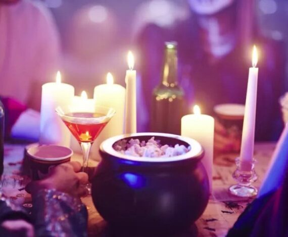 30+ коктейлей и пуншей для вечеринки в честь Хэллоуина для веселой вечеринки