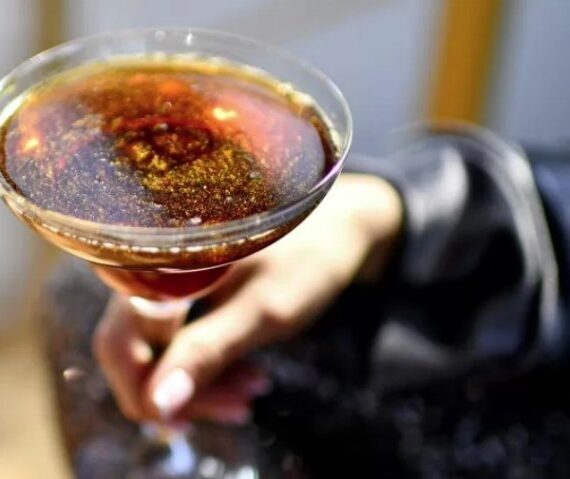 Как сделать коктейли блестящими: 10 блестящих рецептов