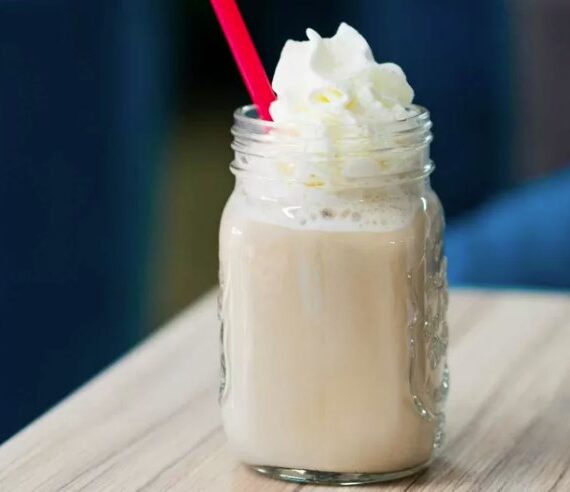 Напиток BBC: замороженный коктейль из бананов, бейлиса и кокоса