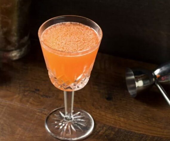 Незабываемый коктейль «Голая и знаменитая»